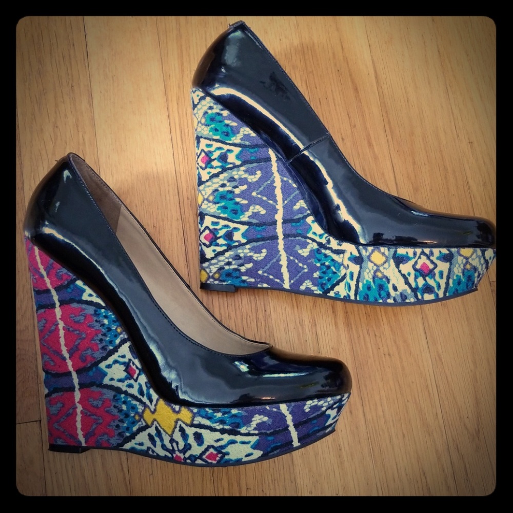 Steve Madden statement wedges size 10